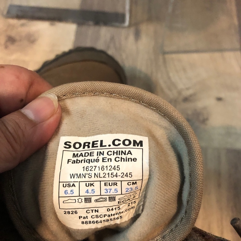 Sorel winter booties size 6 1/2 - Picture 3 of 8